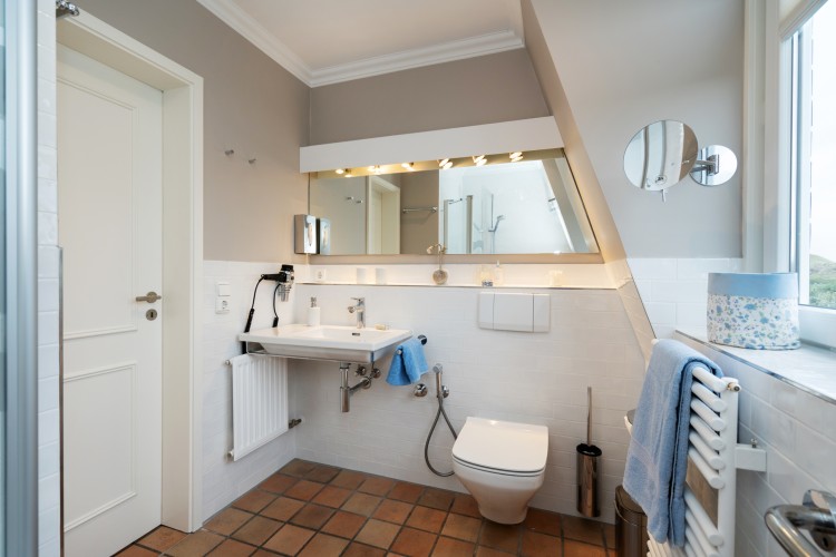 Badezimmer mit Badewanne Badezimmer mit Badewanne