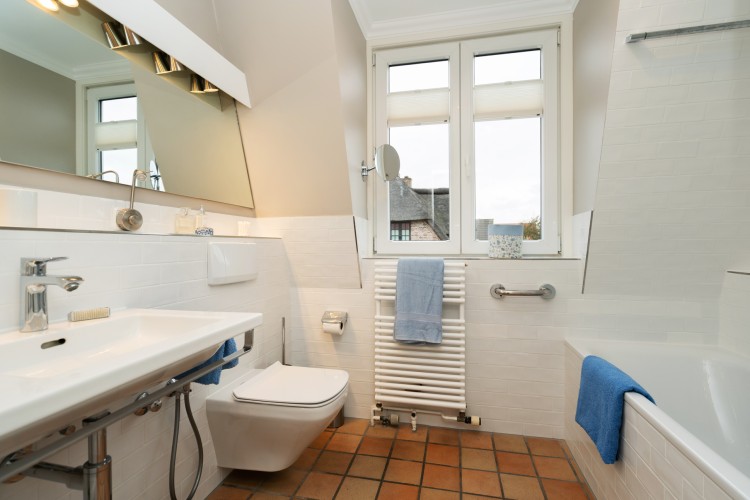 Badezimmer mit Badewanne Badezimmer mit Badewanne